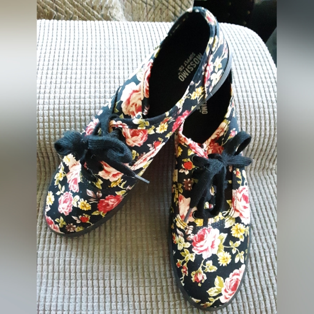 Sneakers, in black floral, NWOT, Merona, sz 8 w's